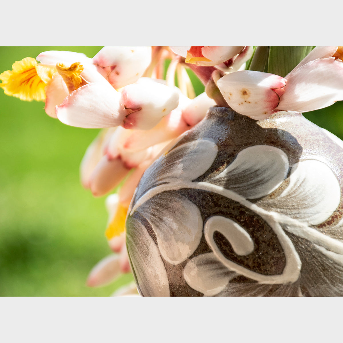 Round Vase + Gosunzara Plate Set