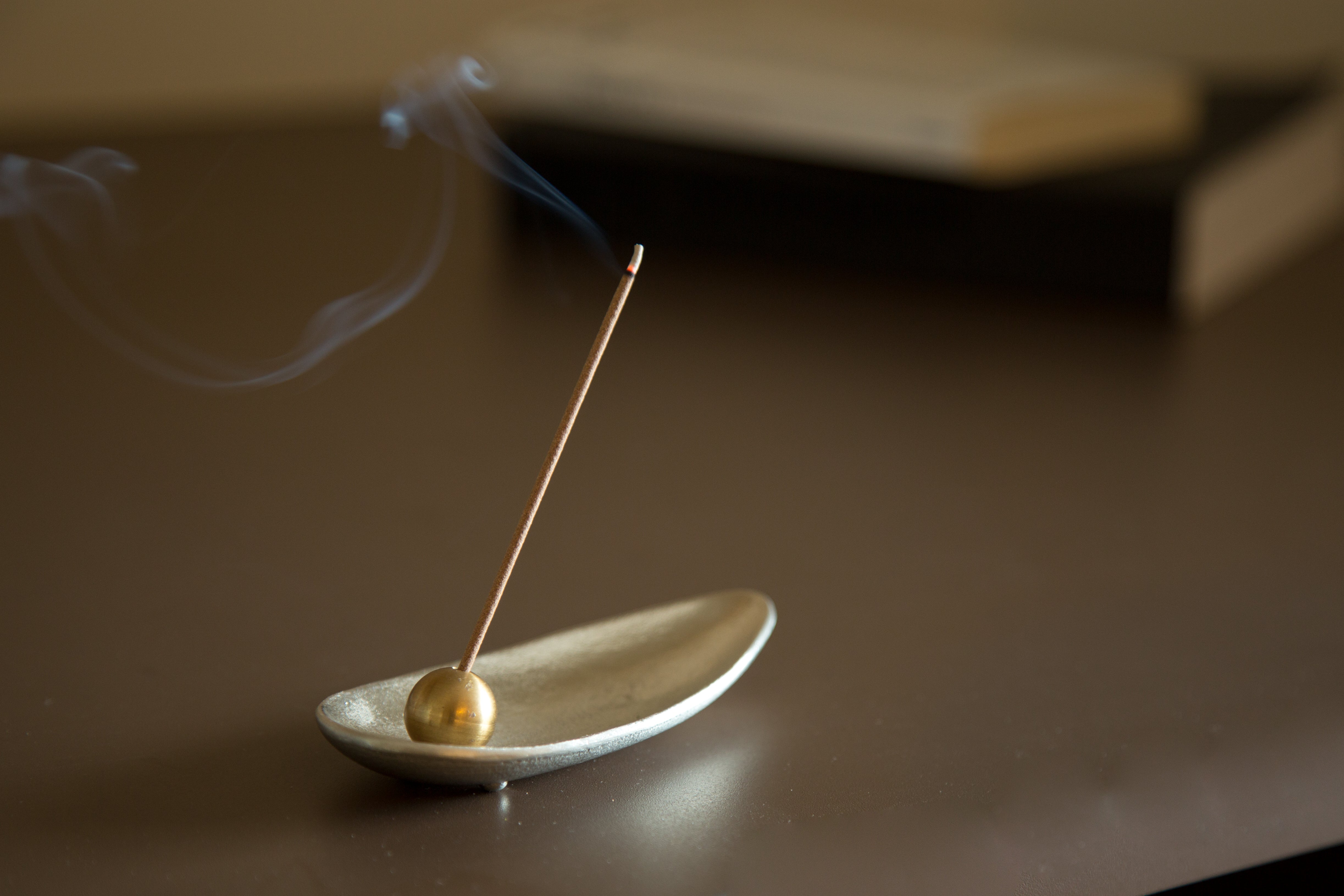 Bamboo Leaf Tin Incense Stand - Nousaku