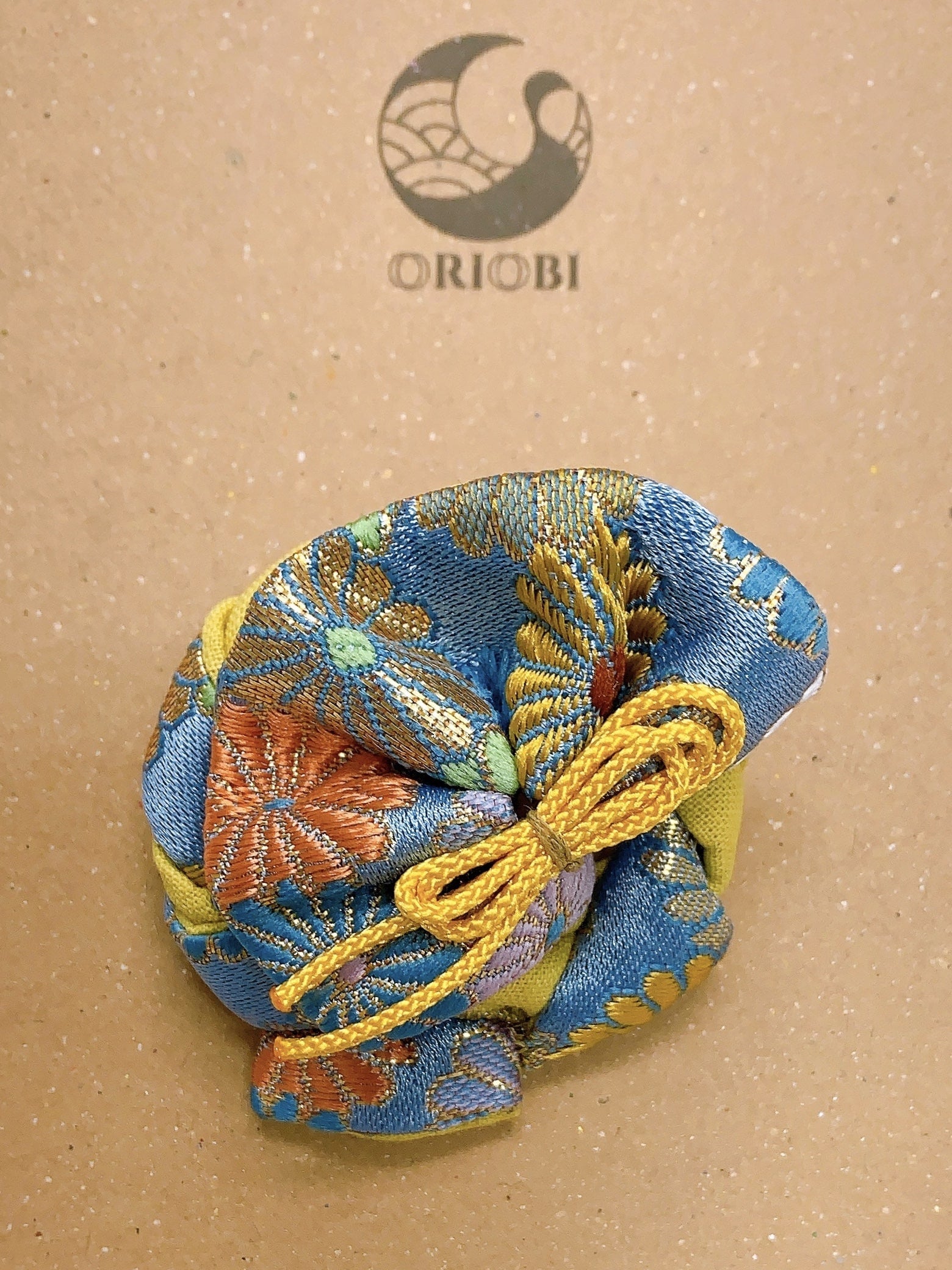 Handgemachte Brosche "Hellblau" - ORIOBI