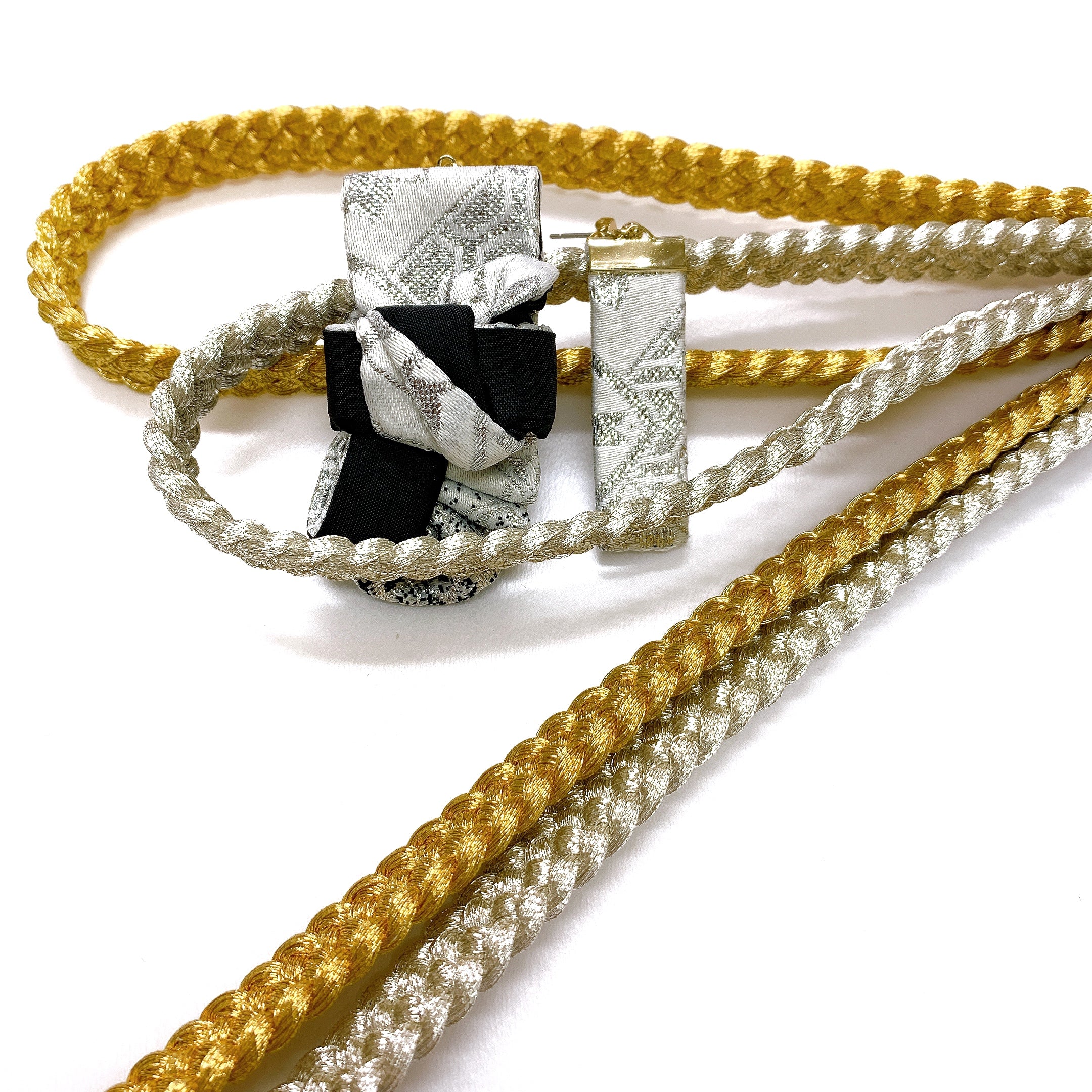 Ohrringe & Ring "Nobiyaka" in Weiß