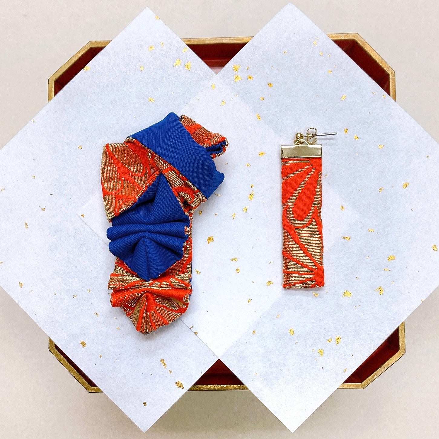 Ohrringe & Ringe "Awase Motsu Hito" in Rot