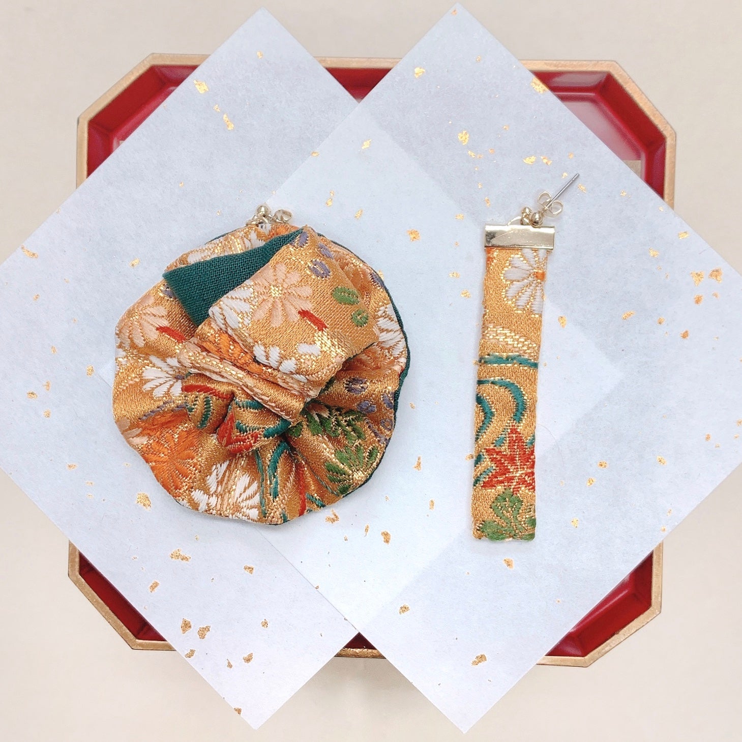 Ohrringe & Ring "Meguri" in Gelb