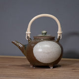 Laden Sie das Bild im Galerie-Viewer, Keramik-Teekanne aus Okinawa